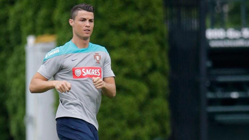Ronaldo tiene una tendinitis en la rodilla, según admite la Federación portuguesa