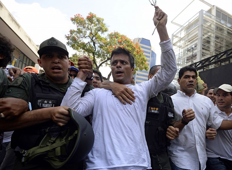 El líder opositor venezolano Leopoldo López será juzgado por instigar a la violencia