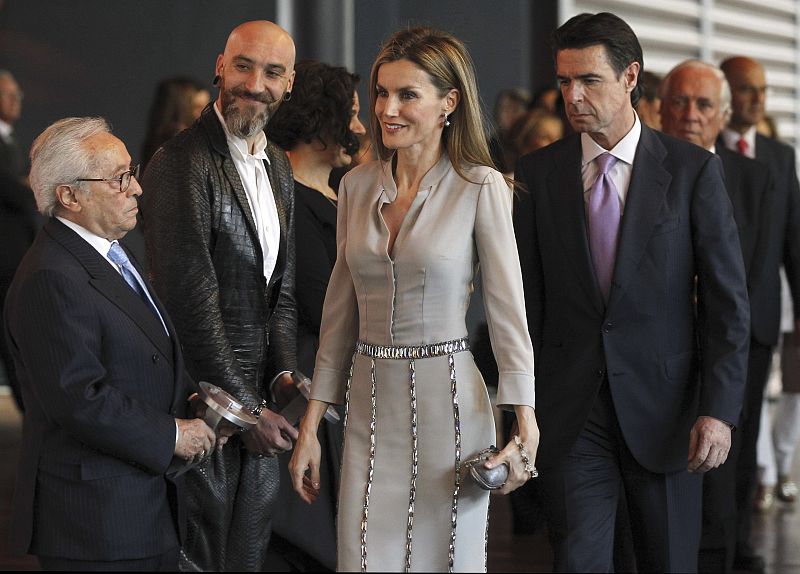 Doña Letizia preside la entrega de los primeros Premios Nacionales de la Moda