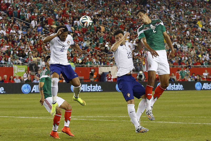 Portugal vence a México en el descuento