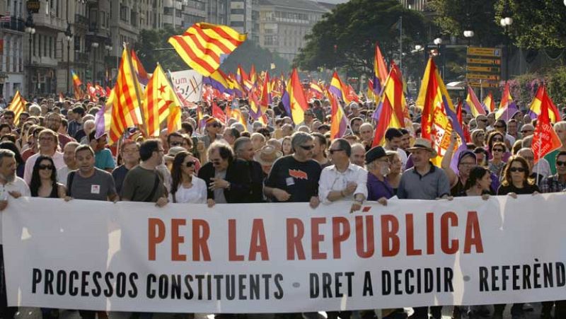 Miles de personas se manifiestan en toda España para exigir un referéndum sobre la monarquía