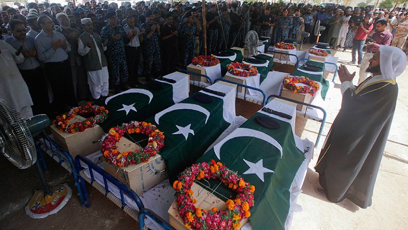 Al menos 27 muertos en un ataque talibán al aeropuerto de Karachi, el mayor de Pakistán