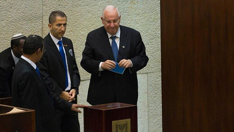 El Parlamento israelí elige a Rubén Rivlin como sustituto de Simón Peres en la presidencia