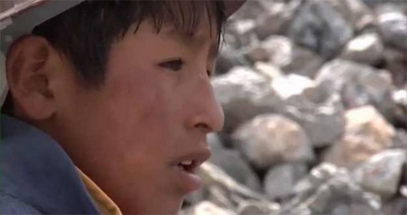 Tokio, 11 años: "He visto explosiones en la mina y pienso que algún día me puede pasar a mí"