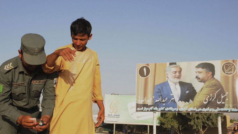 Los afganos votan en la segunda vuelta de las elecciones presidenciales