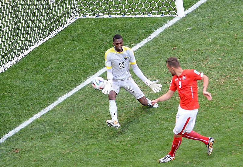 Suiza remonta y gana a Ecuador en el tiempo añadido