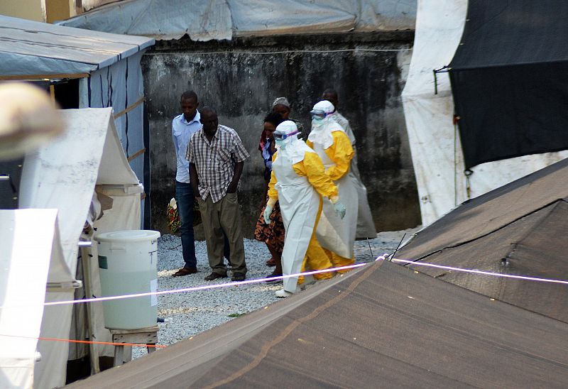 La OMS cifra en 337 las muertes por Ébola en África desde enero