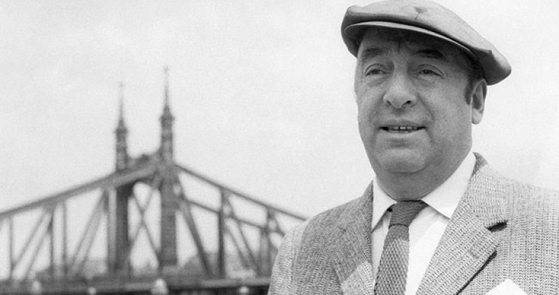 Hallan una veintena de poemas inéditos de Pablo Neruda