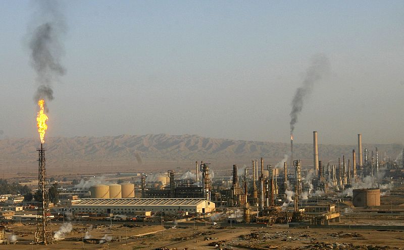 Irak intenta recuperar su mayor refinería mientras espera ayuda de EE.UU. contra los yihadistas