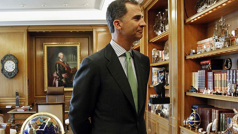 El rey Felipe VI renueva su despacho con un cuadro de Carlos III y varias fotografías familiares