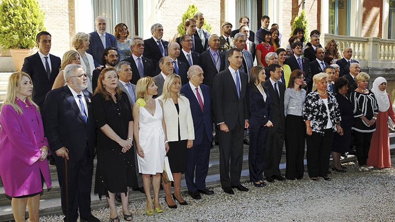 El rey Felipe VI alaba el afán de superación de las víctimas del terrorismo en su primer acto oficial