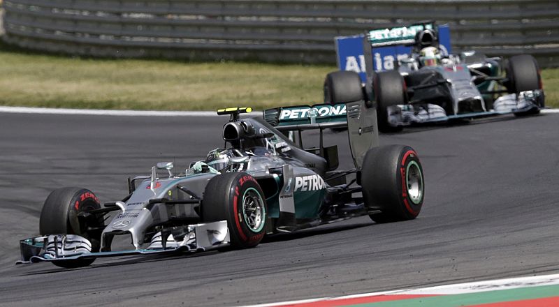 Rosberg y Hamilton hacen doblete en Austria a costa de Williams