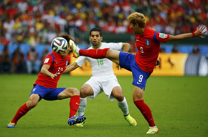 Argelia gana a Corea del Sur (4-2) y se posiciona para luchar por los octavos