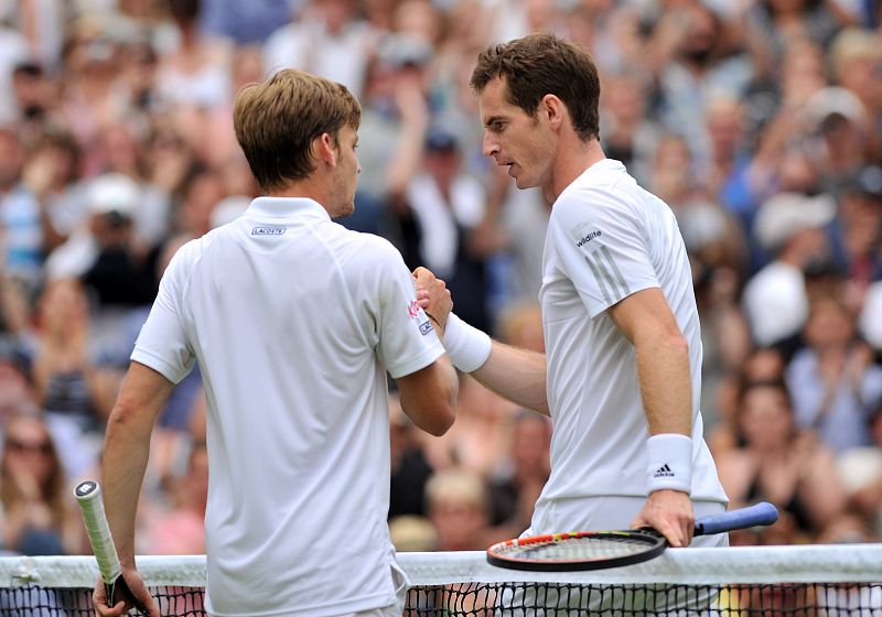 Djokovic y Murray arrancan con victoria en Wimbledon