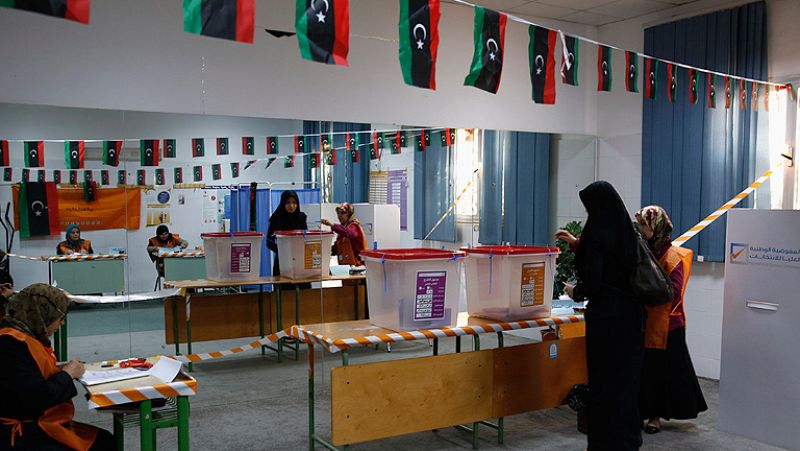 Los libios votan para salir de la crisis en un clima de relativa calma