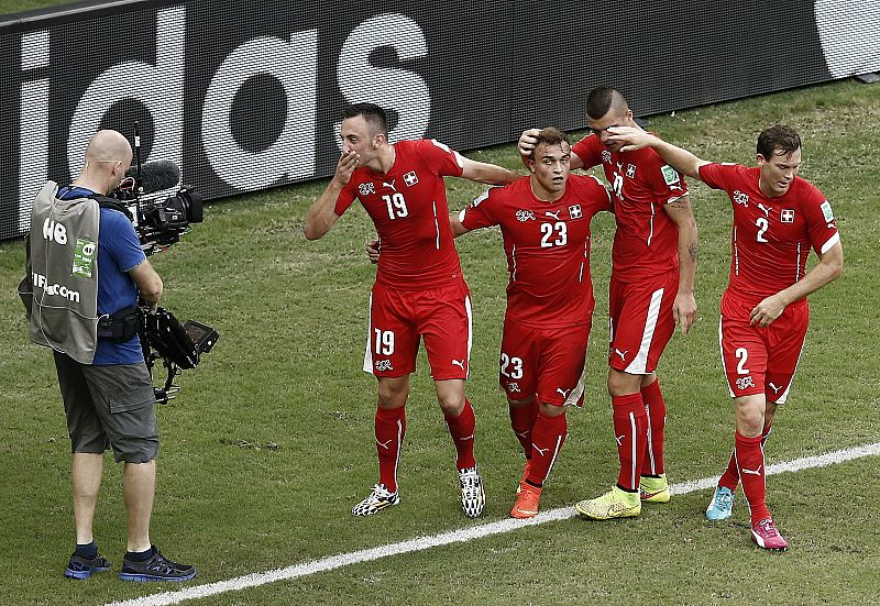 Suiza no se deja sorprender y se mete en octavos
