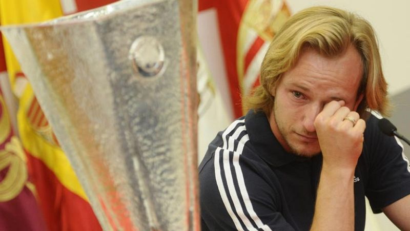 Rakitic se despide emocionado del Sevilla