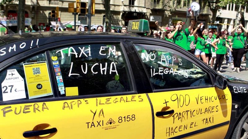 Una nueva jornada de protestas y paros contra Uber deja sin taxis a Barcelona