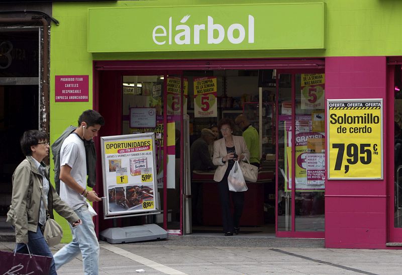 Dia compra la cadena de supermercados El Árbol por un euro y asume su deuda