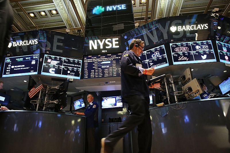 Wall Street cierra con doble récord y el Dow Jones por encima de los 17.000 puntos