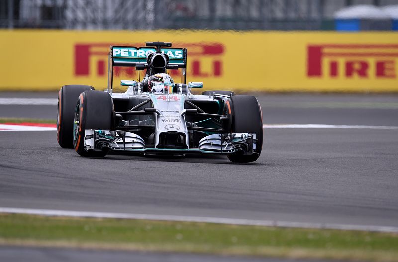 Hamilton y Rosberg, por delante de Alonso en los libres de Silverstone