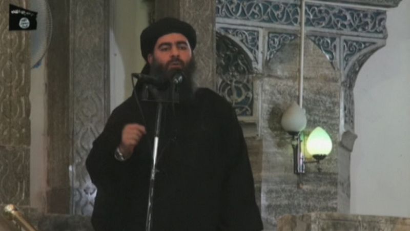 El líder del Estado Islámico pide obediencia en su primera aparición en público en Mosul