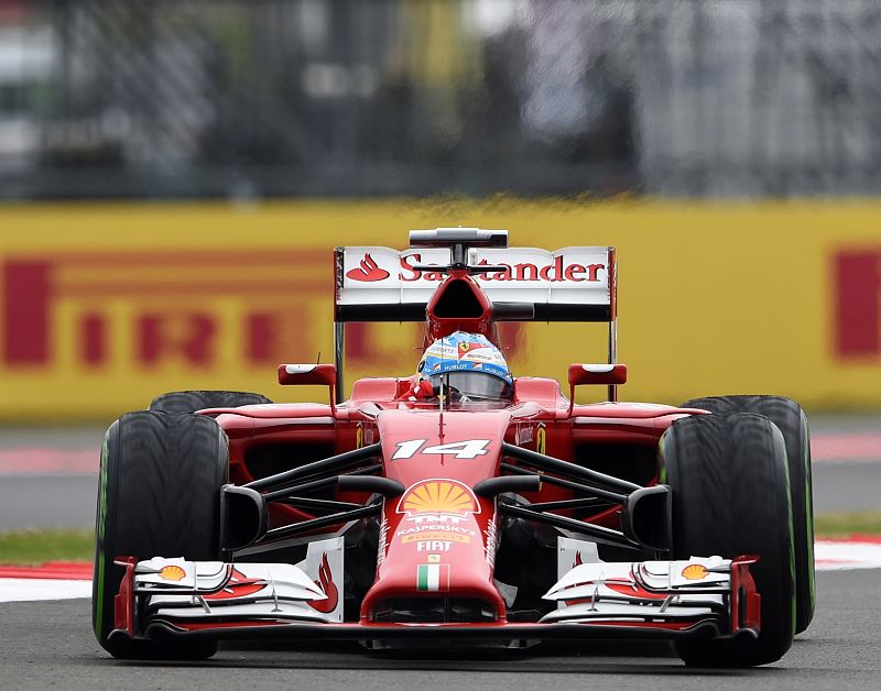 Hamilton acecha el liderato de Rosberg y Alonso remonta