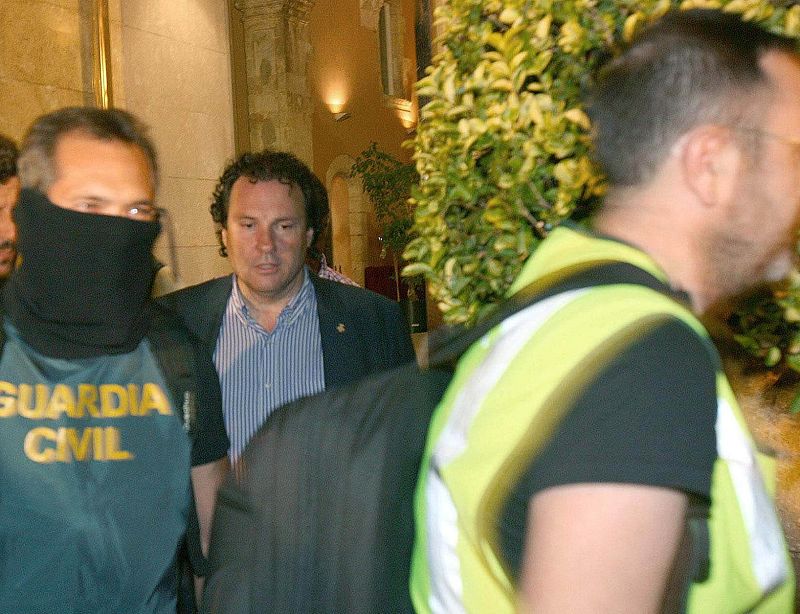 El alcalde de Torredembarra y los concejales de CiU imputados por corrupción dejan el gobierno