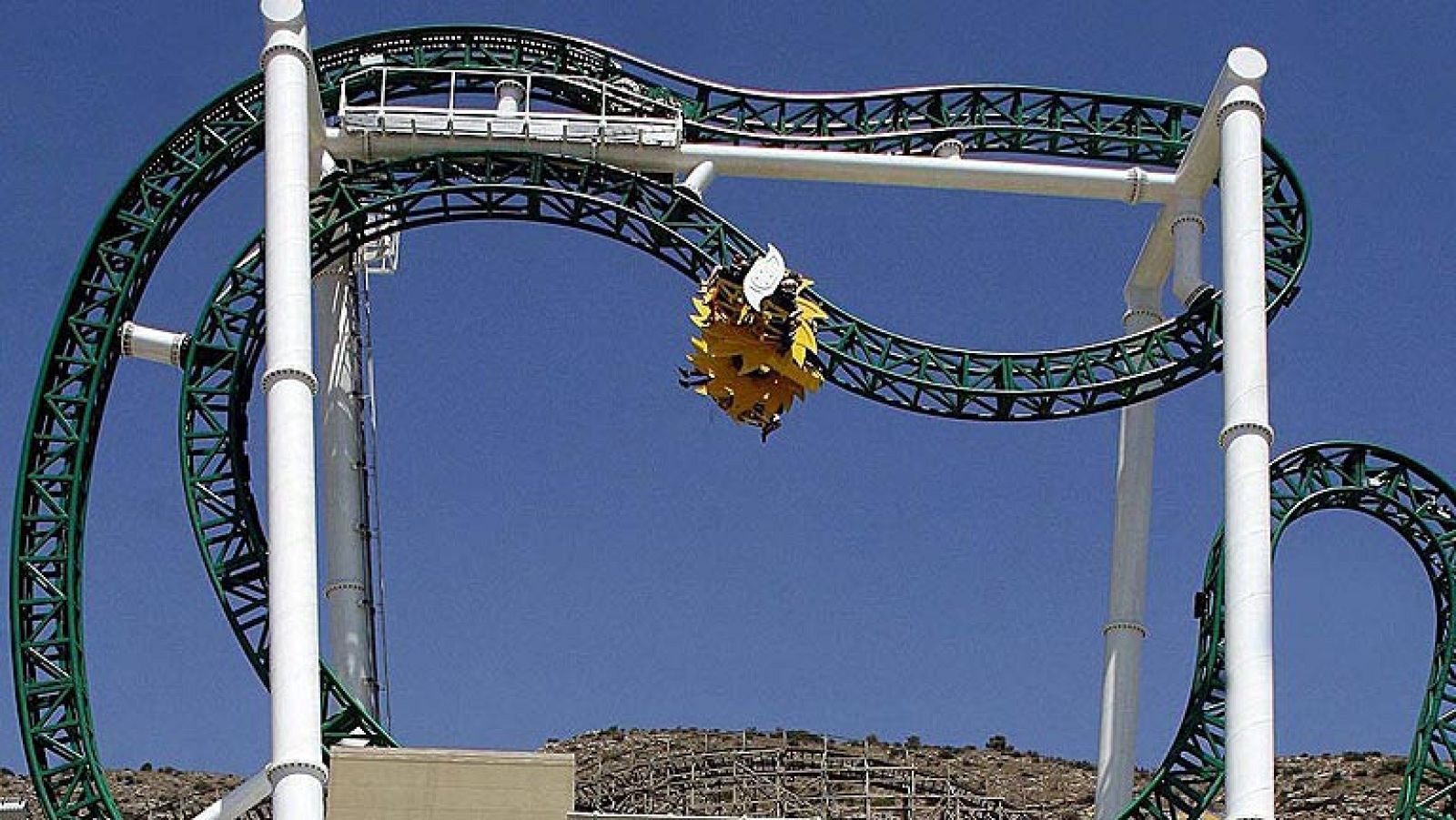 Fallece un joven de 18 años al caer desde una atracción en Terra Mítica (Benidorm) | Ver