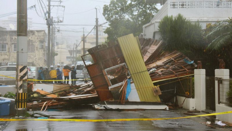 El tifón 'Neoguri' golpea con fuerza el sur de Japón y obliga a evacuar a miles de personas
