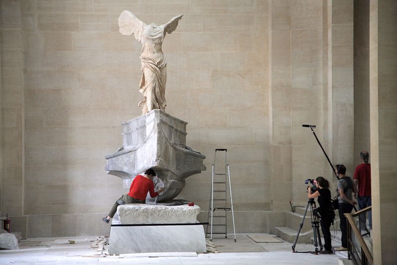 La Victoria de Samotracia vuelve a alzar el vuelo en el Museo del Louvre