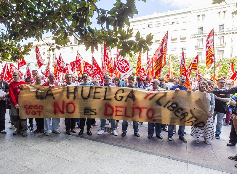 Miles de personas se concentran en defensa del derecho de huelga en toda España