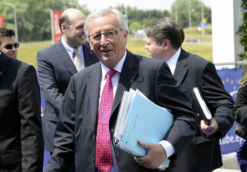 Juncker recaba el apoyo de los populares, mientras que socialistas y liberales están divididos