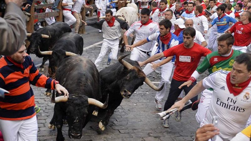 Rápido y limpio quinto encierro de sanfermines 2014 con toros de la ganadería Jandilla