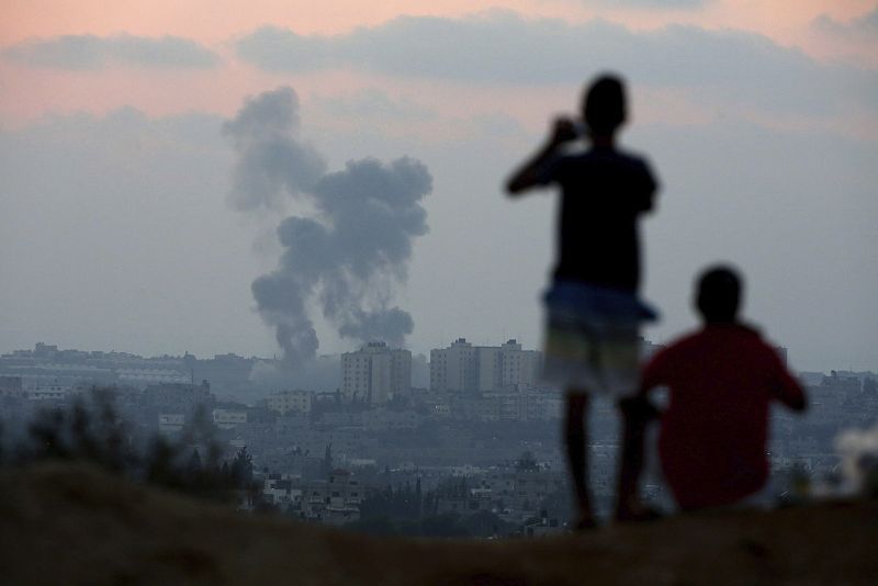 Obama ofrece su ayuda a Israel y apela a Egipto para mediar en un alto el fuego con Hamás