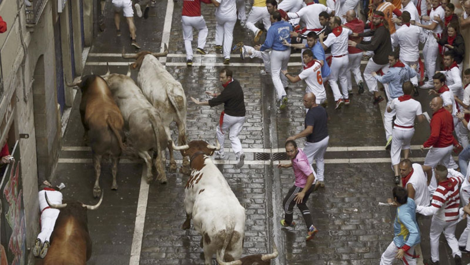 El sexto encierro de los sanfermines 2014 ha sido limpio y rápido con los toros de Fuente Ymbro