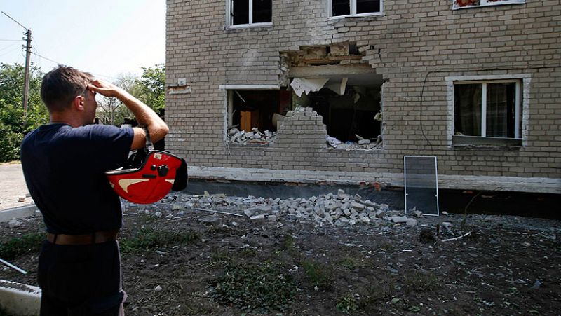 El Ejército ucraniano bombardea con artillería un suburbio de Donetsk, según los residentes