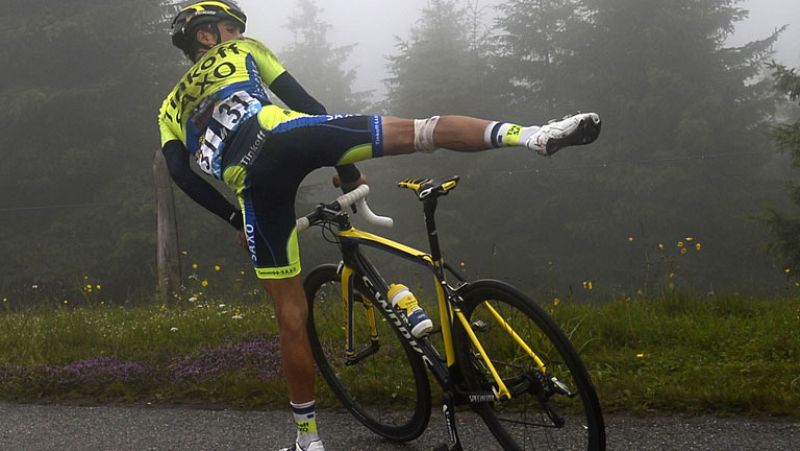 Contador abandona el Tour por culpa de una caída y se rompe la tibia
