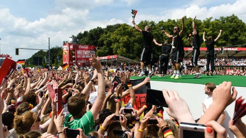 La selección alemana festeja en Berlín la Copa del Mundo