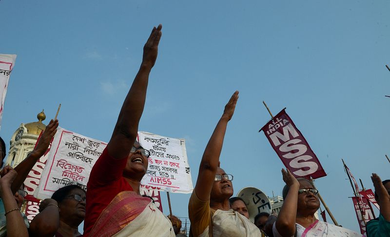 Protestas por la violación en grupo y asesinato de una joven en la India
