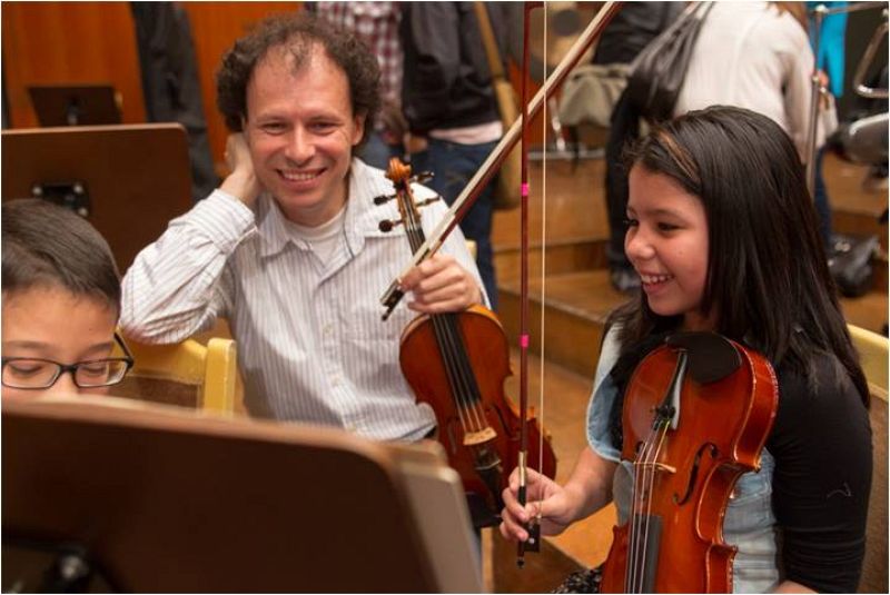 La Orquesta recibe a los nios