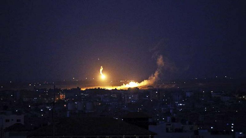 Israel y Hamás vuelven a la carga mientras negocian un alto el fuego