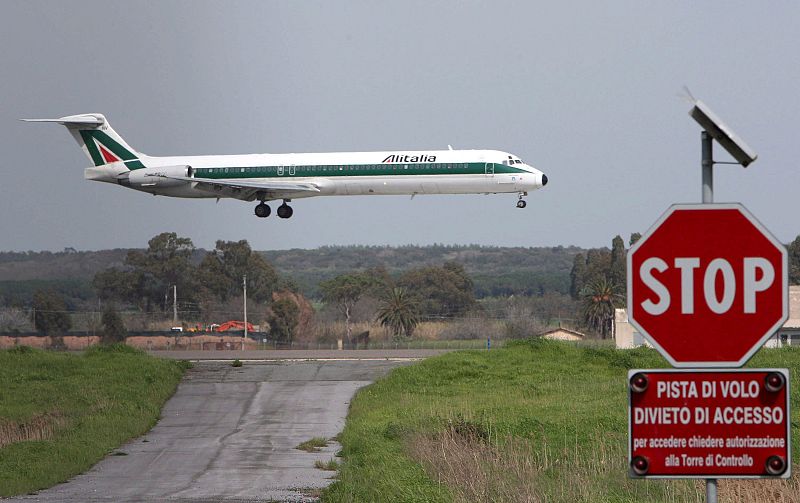 Alitalia y los sindicatos mayoritarios pactan 1.635 despidos frente a los 2.251 previstos inicialmente