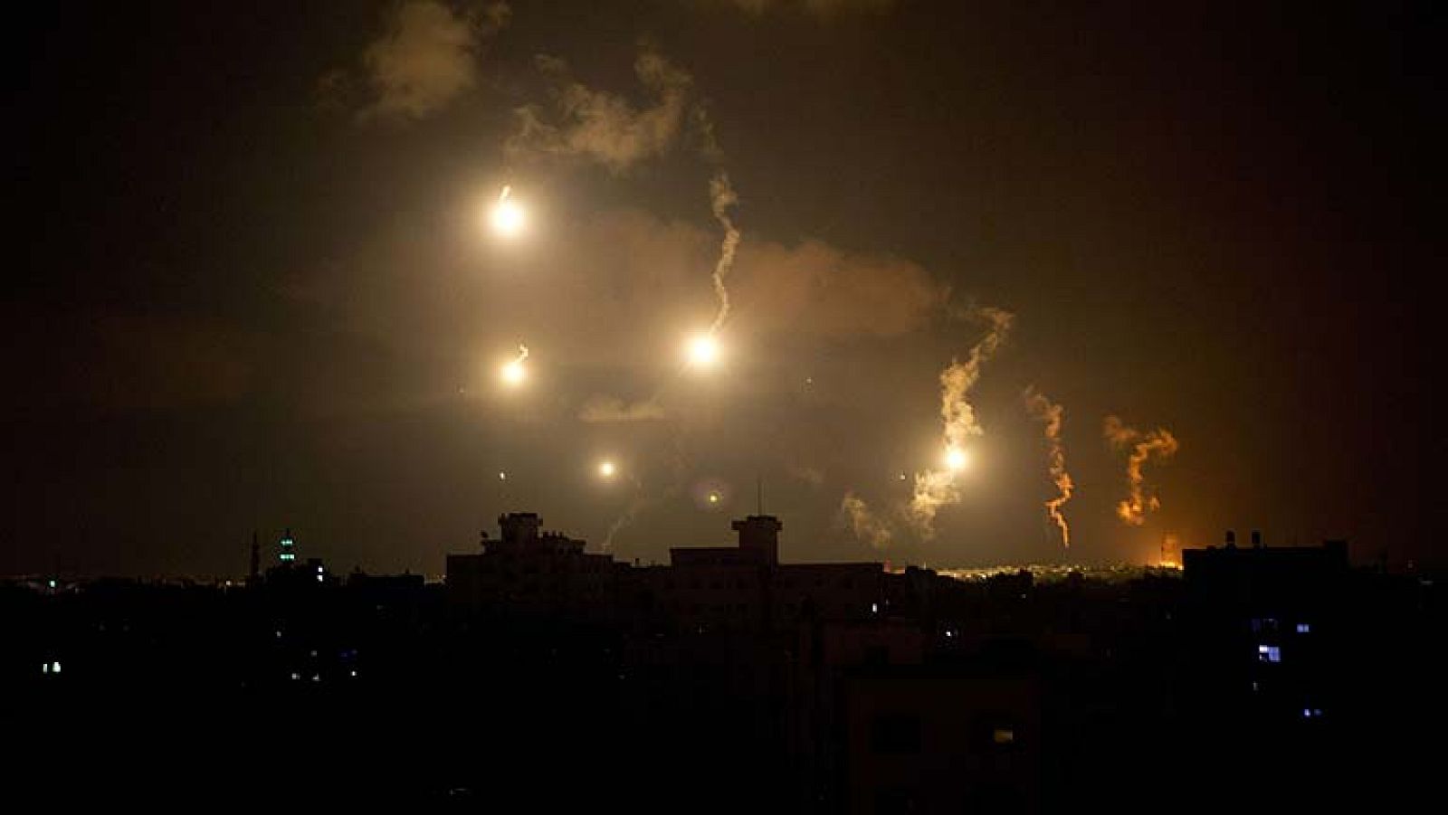 Al menos 40 palestinos mueren en el primer día de ofensiva terrestre israelí contra Gaza | Ver