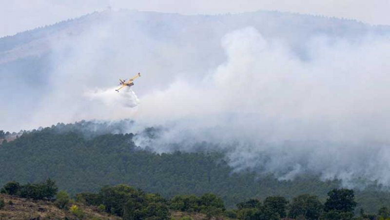 Continúa activo el incendio de Bustares en la Sierra Norte de Guadalajara