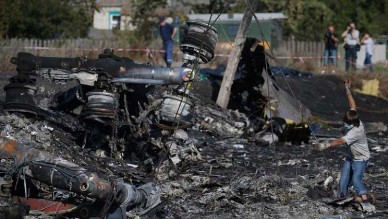 Los prorrusos impiden el traslado de las víctimas del avión malasio a Donetsk