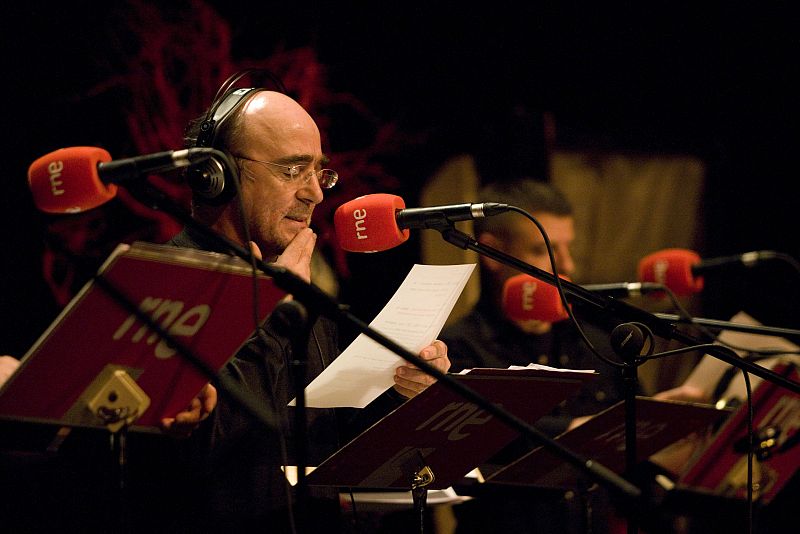 RNE emite este lunes la ficción sonora 'Drácula' como homenaje a Álex Angulo