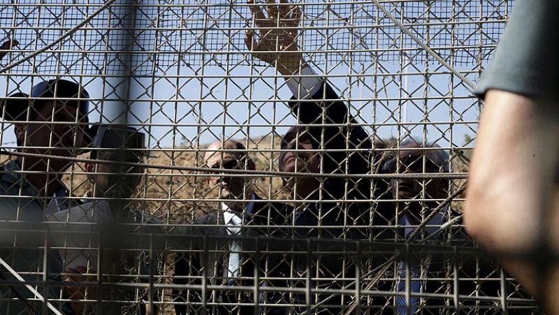 Al menos 150 inmigrantes intentan entrar en Melilla en un nuevo salto a la valla