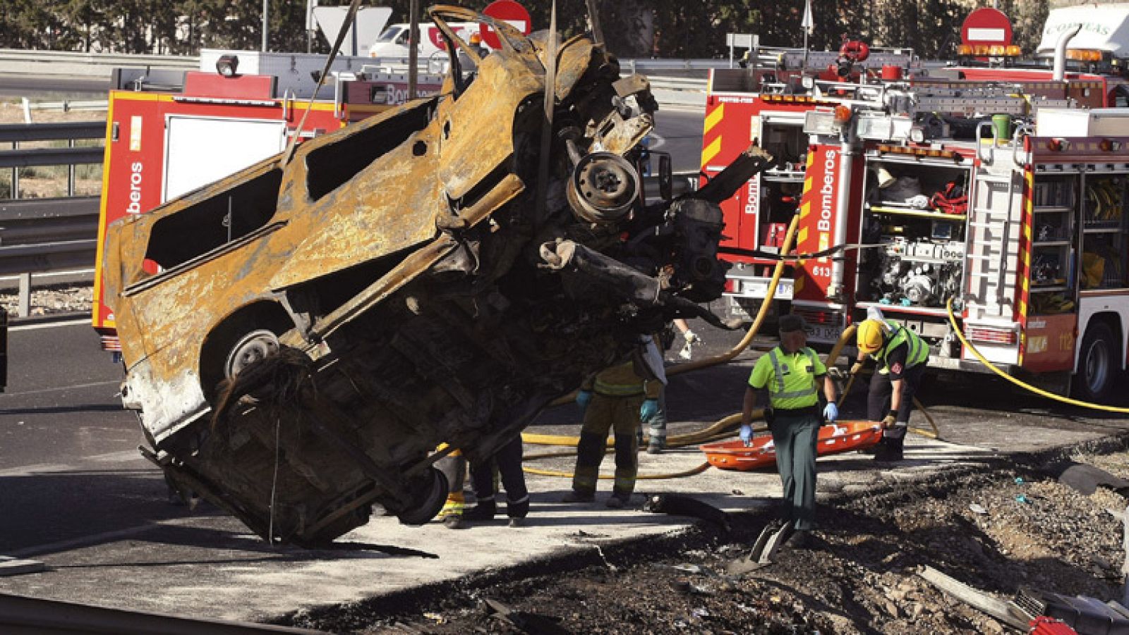 Ocho fallecidos, dos de ellos niños, al colisionar su furgoneta con un camión en Alicante