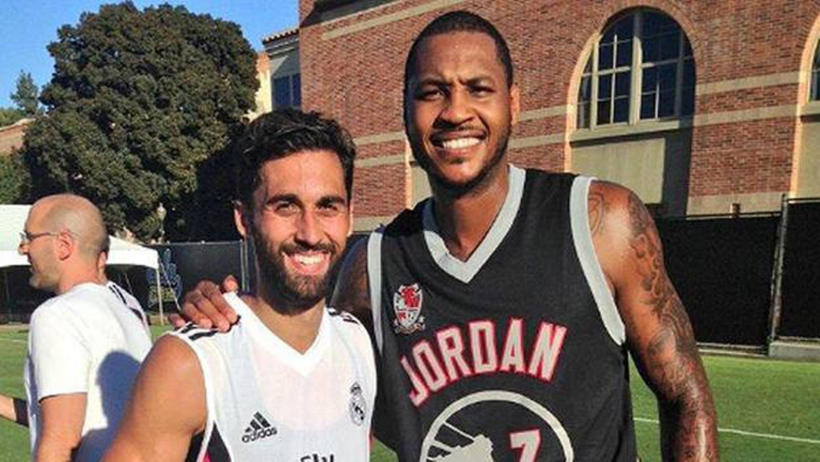 Carmelo Anthony visita al Real Madrid en UCLA